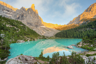 Michael Valjak, Morgens am Lago di Sorapis in den Dolomiten (Italien, Europa)
