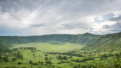 Dennis Wehrmann, Panorama caldera landscape Queen Elisabeth National Park Uganda - Uganda, Afrika)
