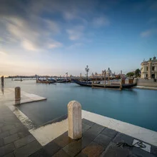 Promenade in Venice - Fineart photography by Franz Sussbauer