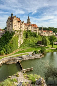 Fotokunst von Michael Valjak: Schloss Sigmaringen in sanften Farben und ruhiger Komposition