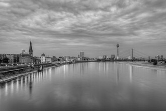 Michael Valjak, Dusseldorf skyline black and white (Germany, Europe)
