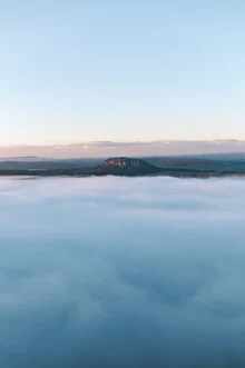 Fotografie eines Sonnenaufgangs über den Wolken in der Sächsischen Schweiz
