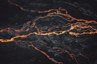 Fotokunst von Patrick Monatsberger: farbenfrohe Lava und Vulkangestein in Island