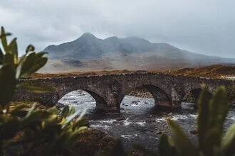 Die Alte Brücke von Sligachan - fotokunst von Patrick Monatsberger