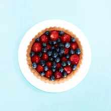 Photo art by Manuela Deigert: appetizing berry cake on a plate