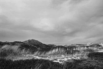 Fotokunst von Michael Schulz-dostal: Sturm über Dünen und Wolken am Horizont