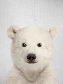 Fotokunst von Gal Pittel: verspielter Baby-Eisbär in natürlicher Umgebung