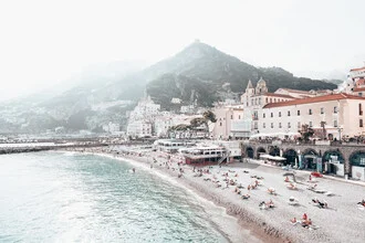 Photo art by Eva Stadler: relaxing beach day in Amalfi with pastel tones
