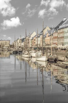 Photo art by Melanie Viola: impression of Nyhavn with water reflections