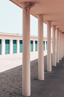 Photo by Eva Stadler: calm bathing facility with pastel tones in Normandy