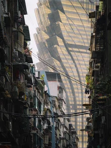 Fotokunst von Luca Talarico: Stadtansicht mit modernen Gebäuden in Macau