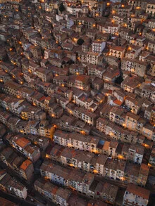 Nighttime photo of Modica: illuminated streets and historic buildings