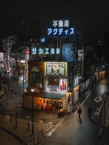 Photo of vibrant nightlife in Tokyo with street lights and crowds