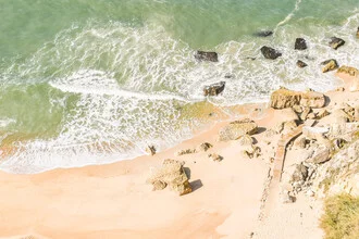 Photo art by Lotte Wildiers: serene beach view in Nazaré with soft colors