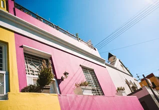 Photo art by Lotte Wildiers: colorful houses in Bo-Kaap, South Africa, under the summer sun.