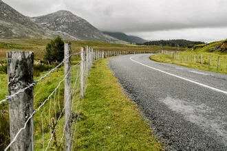 Photo art by Lotte Wildiers: scenic road in Inagh Valley, surrounded by mountains