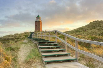 Fotokunst von Michael Valjak: Rotes Kliff bei Sonnenuntergang an der Nordsee