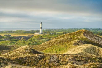 Blick auf die Nordsee von der Uwe-Düne: sanfte Wellen und ein klarer Himmel.