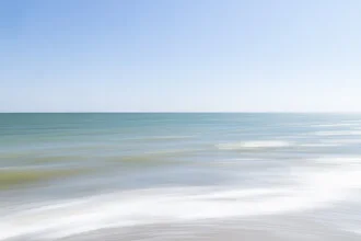 Photo art by Nadja Jacke: gentle beach scene at the Baltic Sea with blurred colors