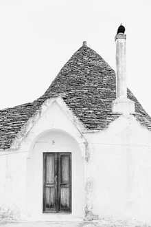 Traditioneller Trullo in Apulien mit charakteristischem Dach und Tür