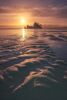 Photo by Jean Claude Castor: sunrise at Whangapoua Beach in New Zealand