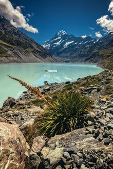 Fotokunst von Jean Claude Castor: ruhige Szene am Hooker Lake mit Mount Cook