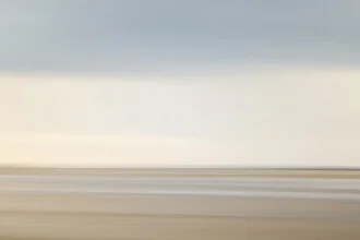 Blurred beach photo in soft colors by Nadja Jacke