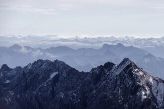 Photo art by Mareike Böhmer: gentle mountain landscape with a clear view of the peaks.