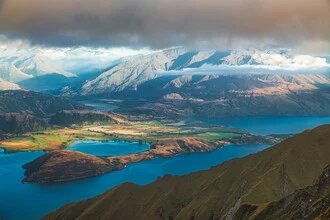 Fotokunst von Jean Claude Castor: Blick auf den Lake Wanaka vom Roy's Peak