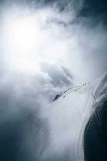 Fotokunst von Sergej Antoni: schneebedeckter Mont Blanc unter dramatischen Wolken