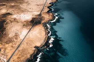 Fotokunst von Sergej Antoni: Luftaufnahme eines Strandes auf Fuerteventura