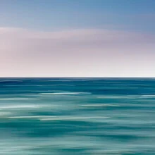 Photo art by Holger Nimtz: gentle waves by the sea in daylight.