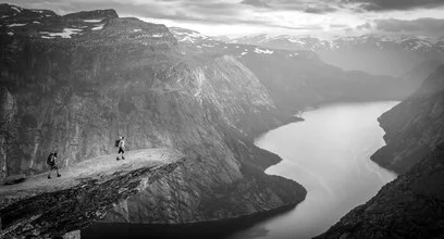 Fotokunst von Christoph Schaarschmidt: beeindruckende Aufnahme der Trolltunga in Norwegen.