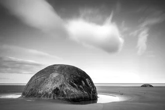 Fotokunst von Christoph Schaarschmidt: Moeraki-Boulders an einem ruhigen Strandtag