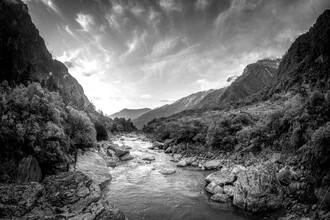 Fotokunst von Christoph Schaarschmidt: ruhiger Fluss unter einem sanften Sonnenuntergang