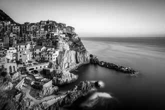 View of Manarola: charming coastal town in Italy with colorful houses by the water.
