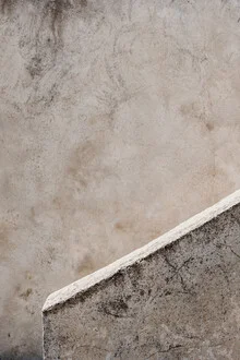 Abstrakte Fotokunst: Detailaufnahme einer Treppe mit Linien und Texturen