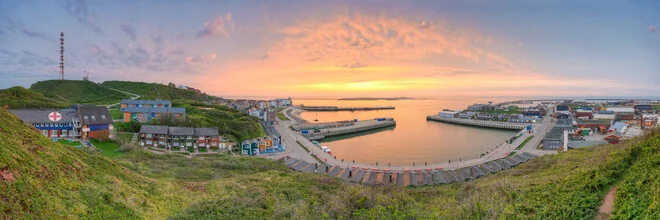 Panorama photo by Michael Valjak: coastal landscape with gentle waves and warm light
