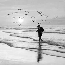 Photo art by Roswitha Schleicher-Schwarz: Man in the sea, surrounded by birds and waves.
