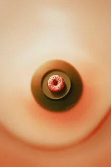 Illustrierte Darstellung eines süßen Donuts mit fröhlichen Farben und einem humorvollen Stil.