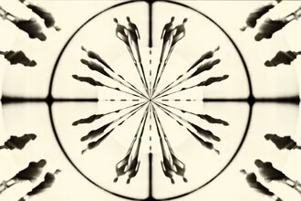Photo art by Roswitha Schleicher-Schwarz: blurred depiction of grain and chessboard.