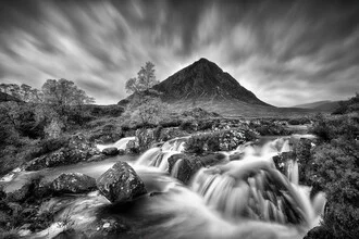 Black-and-white photo by Rolf Schnepp: Buachaille Etive Mor in the Highland landscape.