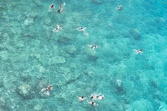 Fotokunst von Photolovers: Schwimmer im klaren Wasser des Mittelmeers in Apulien.