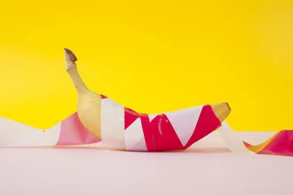 Photo art by Loulou von Glup: yellow banana in a minimalistic style