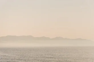 Fotokunst von Photolovers: Silhouette von Bergen im Sonnenuntergang über Sizilien