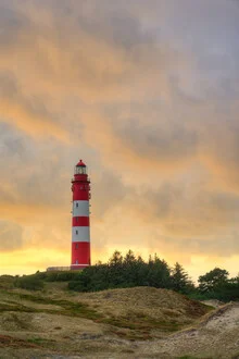 Fotokunst von Michael Valjak: Sonnenuntergang über dem Leuchtturm auf Amrum