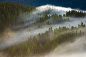 Fotokunst von Martin Wasilewski: Nebelwelle in den Tiroler Alpen im Herbst