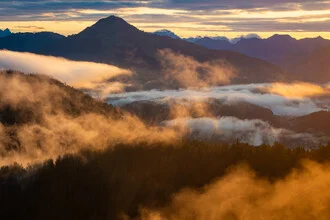 Fotokunst mit herbstlichem Bergpanorama in der Wildschönau bei Sonnenaufgang