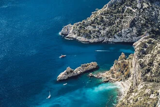 Photo art by Eva Stadler: serene coastal landscape with clear water and gentle rocks