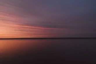 Fotokunst von Nadja Jacke: Sonnenuntergang über der Ostsee in romantischer Abendstimmung